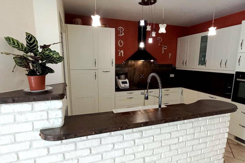 Three-Bedroom House in Castres, Région de Castres