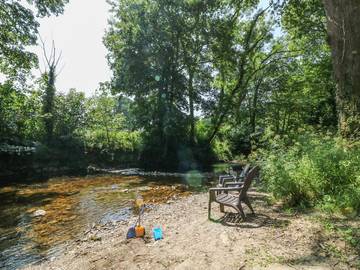 Log Cabin for 8 People in Loddiswell, Devon, Photo 3