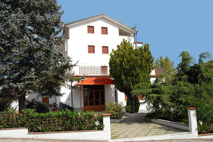 Hôtel, avec Balcon et Terrasse ainsi que Jardin et Vue