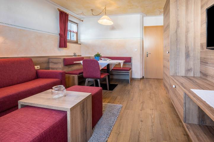 Appartamento intero, Appartamento di vacanza "Haus zur Vogelweide App 4" con vista sulle montagne, balcone e Wi-Fi in Monti del Villgraten, Dobbiaco