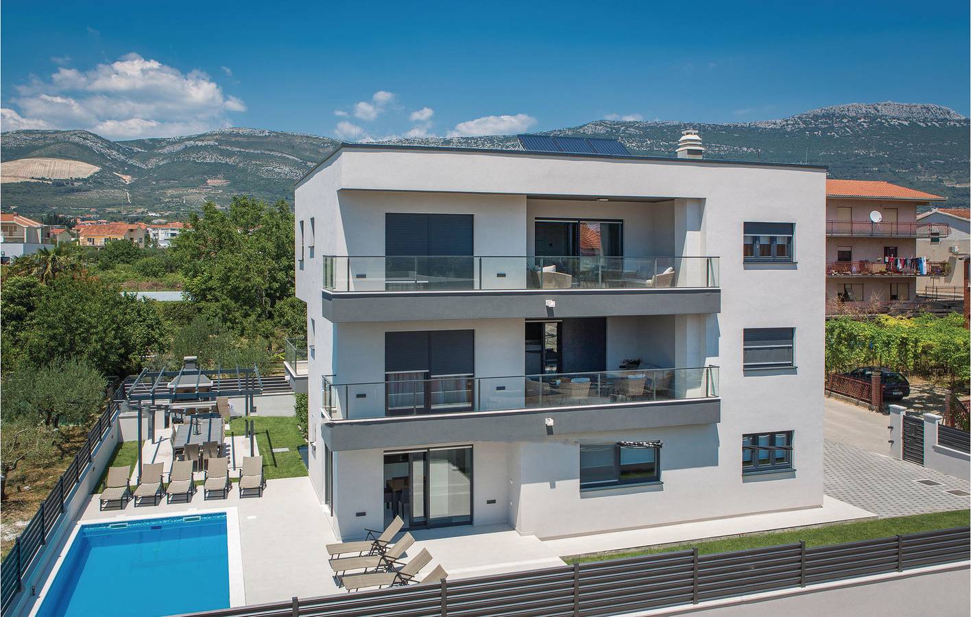 Ferienhaus für 16 Personen mit Terrasse in Kastel Novi, Kaštela