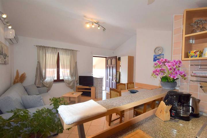 Ganze Wohnung, Apartment Paula mit Meerblick in Njivice, Krk