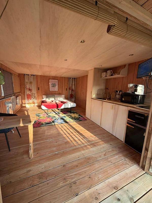 Camping pour 2 personnes, avec Terrasse ainsi que Jardin et Piscine à Arès - 4