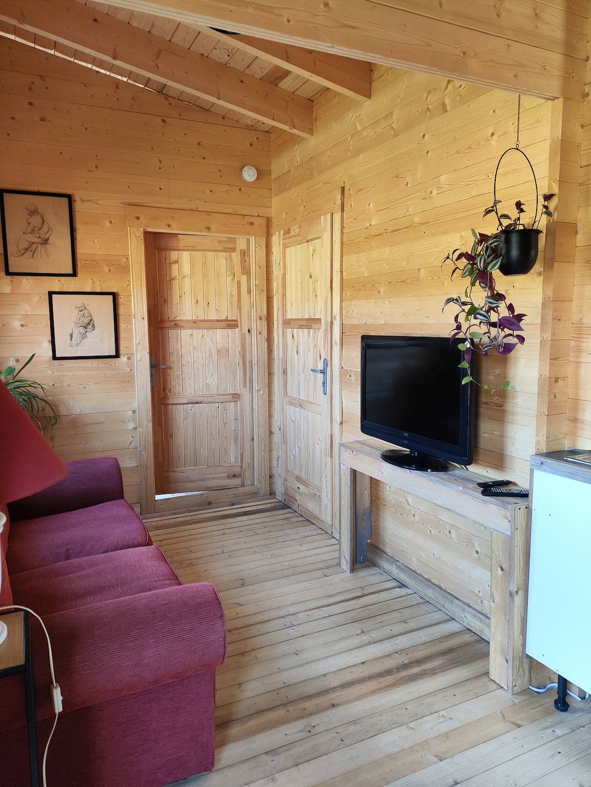 Gästezimmer 'Au Chant Des Oiseaux - Mésanges -' in Varen, Holzofenpizza und Klimaanlage in Varen, Zentralmassiv