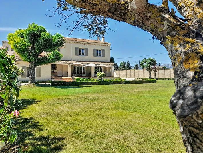 Gîte pour 15 personnes, avec jacuzzi et piscine, adapté aux familles à Carpentras