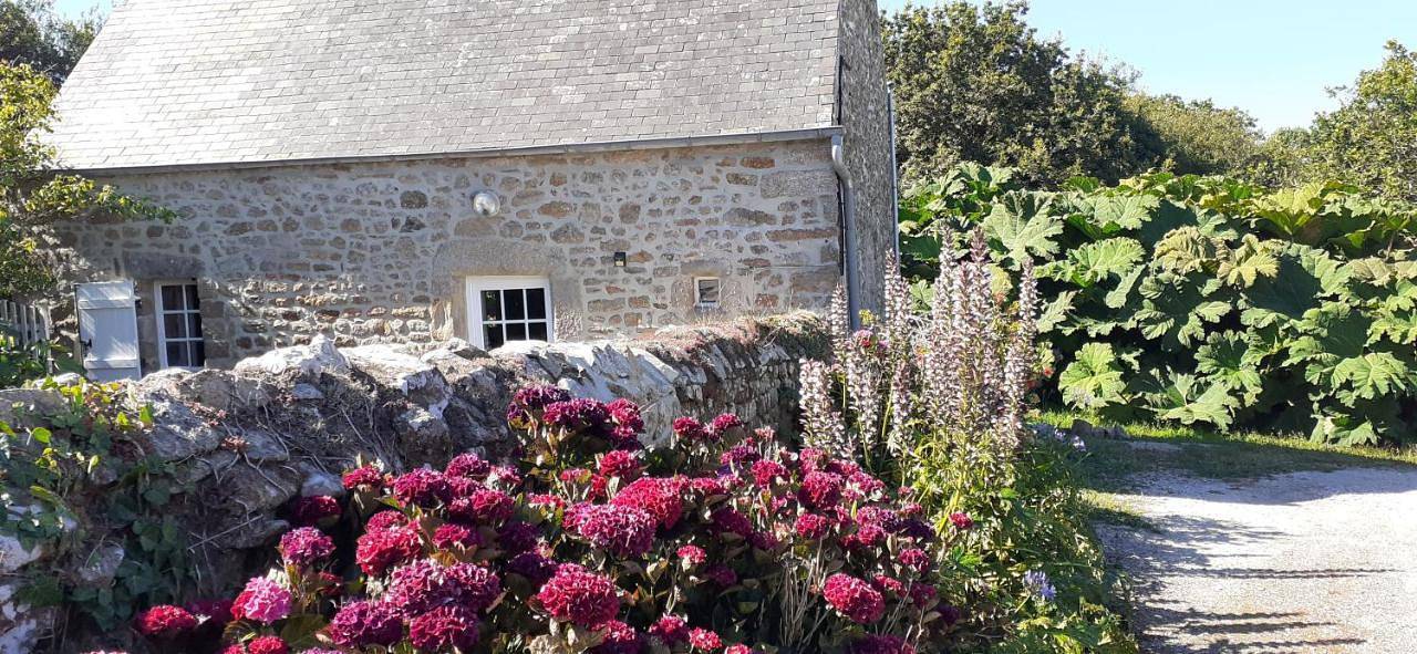 Two-Bedroom House in Maupertus-sur-Mer, Région de Cherbourg