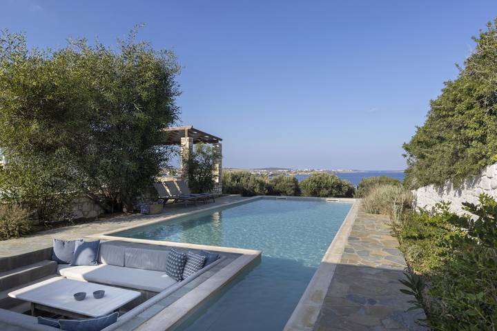 Villa pour 10 personnes, avec vue sur l’océan ainsi que terrasse et jardin, animaux acceptés dans Paros - 2