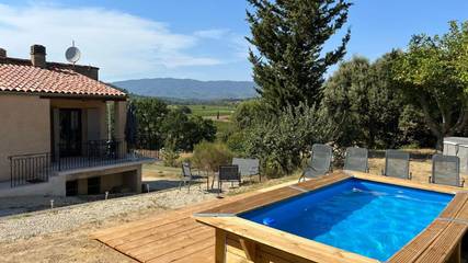 Gîte pour 2 personnes, avec vue ainsi que jardin et piscine à La Tour-d'Aigues
