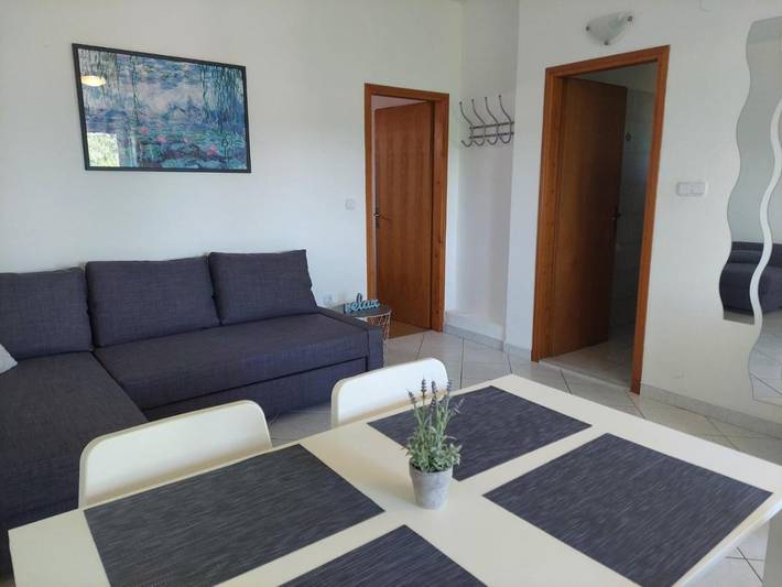 Bnb für 3 Personen, mit Balkon und Terrasse sowie Ausblick in Poreč