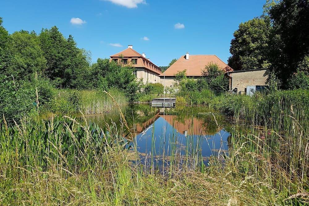 Ganze Wohnung, Doppelzimmer (20m2) in ehemaliger Scheune mit Fußbodenheizung in Bastheim, Rhön-Bayern