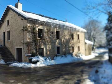 Gîte pour 7 personnes, avec jardin, animaux acceptés à Moulin-Mage