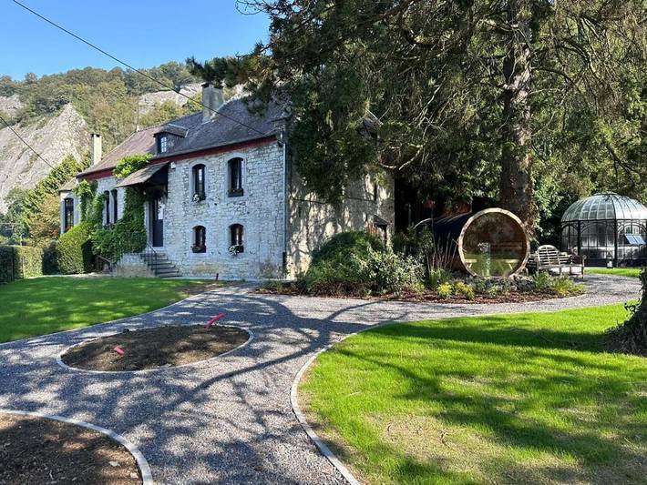 Villa pour 12 personnes, avec Jacuzzi et Terrasse ainsi que Jardin et Sauna à Yvoir