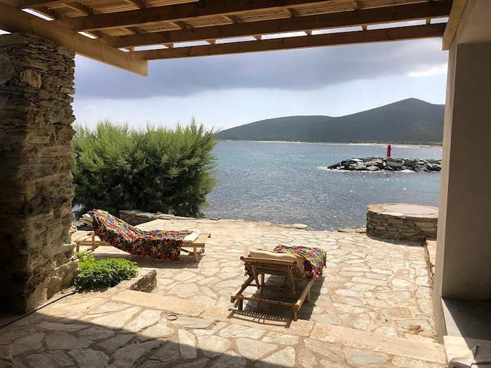 Location de vacances pour 6 personnes, avec vue ainsi que jardin et balcon à Ersa