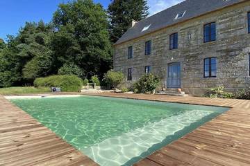 Gîte pour 14 personnes, avec terrasse et jardin, animaux acceptés à Le Quillio