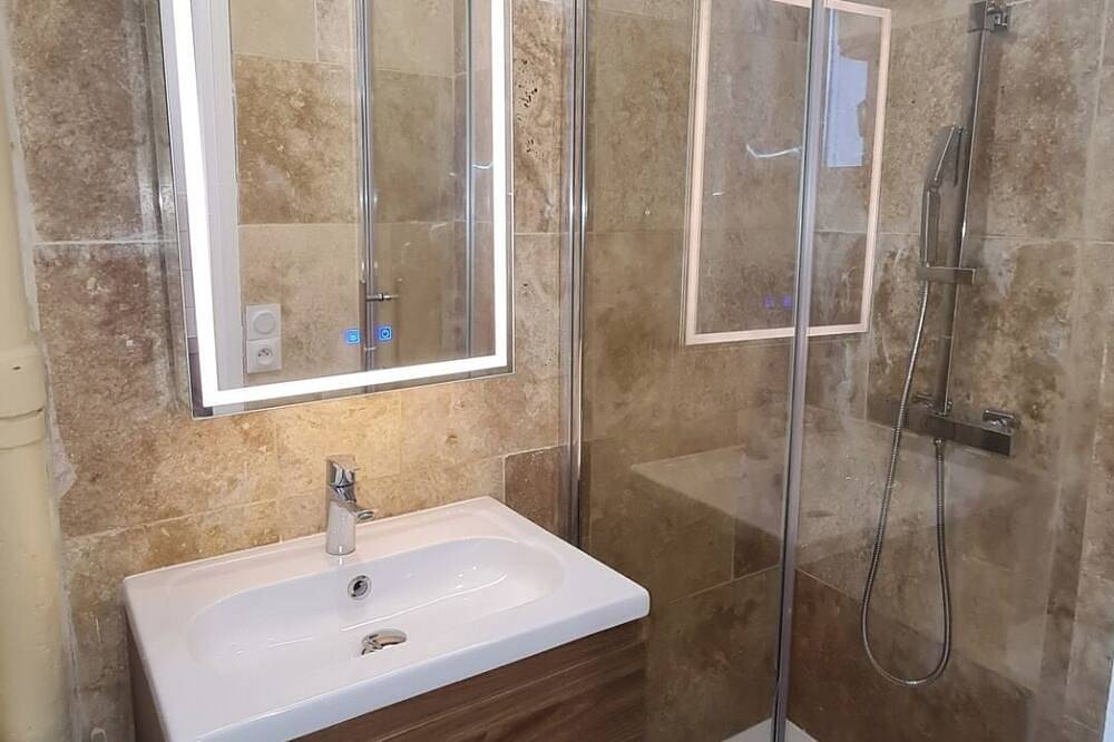 Entire apartment, Quiet, bright & fully equipped studio - Near Paris in Alfortville, Val-de-Marne