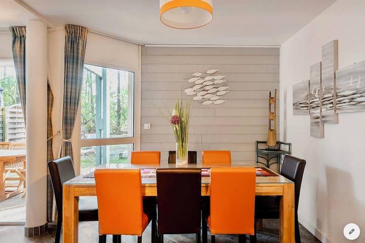 Villa pour 9 personnes, avec jardin ainsi que piscine et jacuzzi, animaux acceptés dans Lac de Lacanau