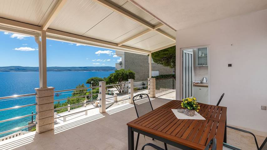 Studio für 3 Personen, mit Ausblick und Terrasse in Mimice
