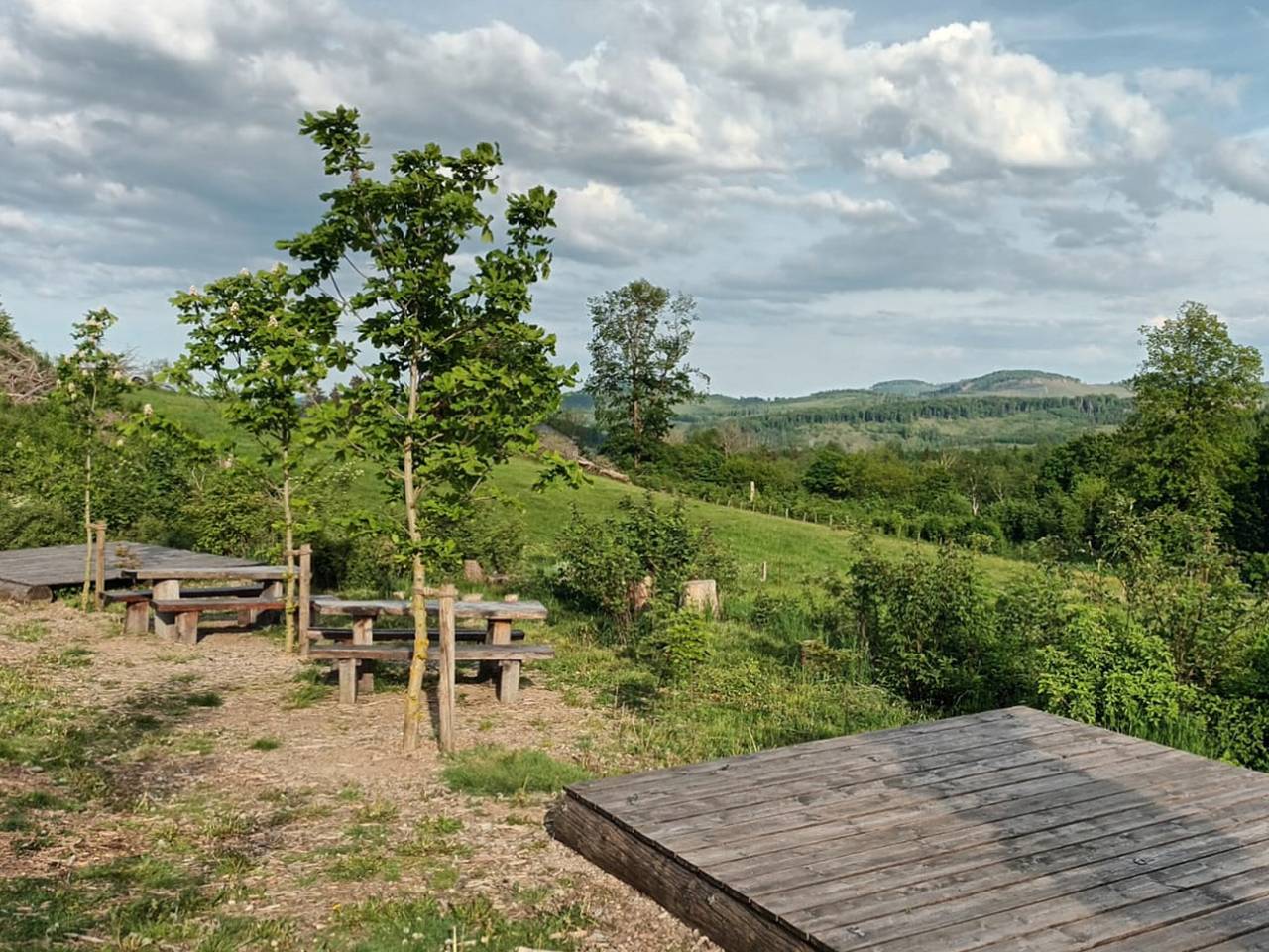Ganze Ferienwohnung, Trekkingplatz Himmelsnah - Holzplattform, max. 2 Zelte, max. 4 Personen in Brilon, die Mittelgebirge