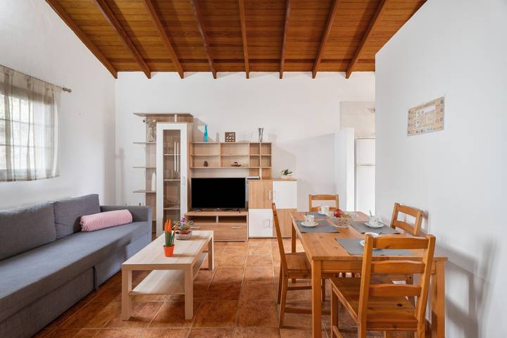 Ferienhaus 'Montaña De Aguarijo' mit Bergblick, privater Terrasse und Wlan in El Mocanal, Valverde