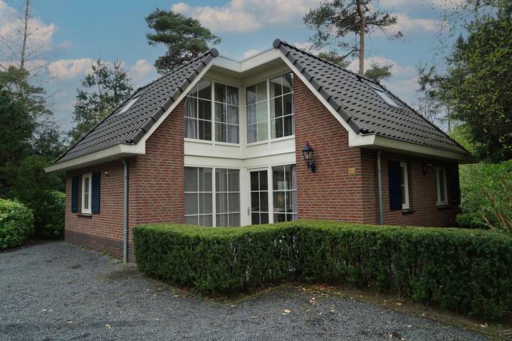 Vakantiehuis voor 10 personen, with Balkon/Terras and Terras as well as Tuin in Beekbergen