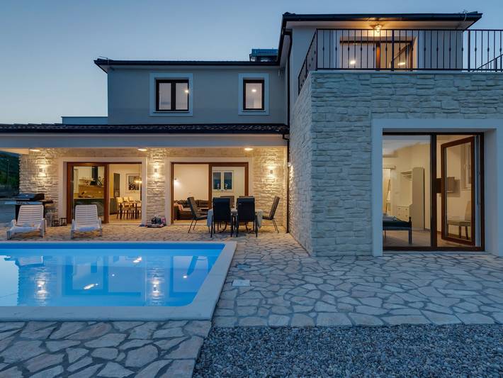 Ferienhaus für 6 Personen, mit Balkon und Garten sowie Pool