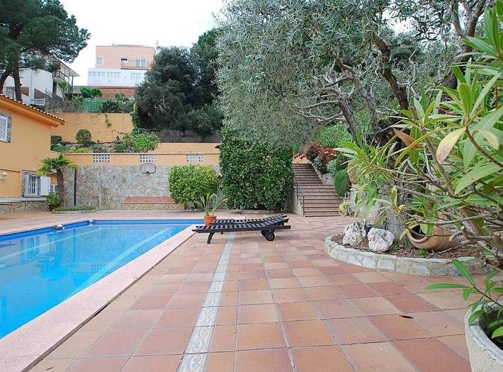 Location de vacances pour 11 personnes, avec piscine ainsi que balcon et jardin à Mataró - 4
