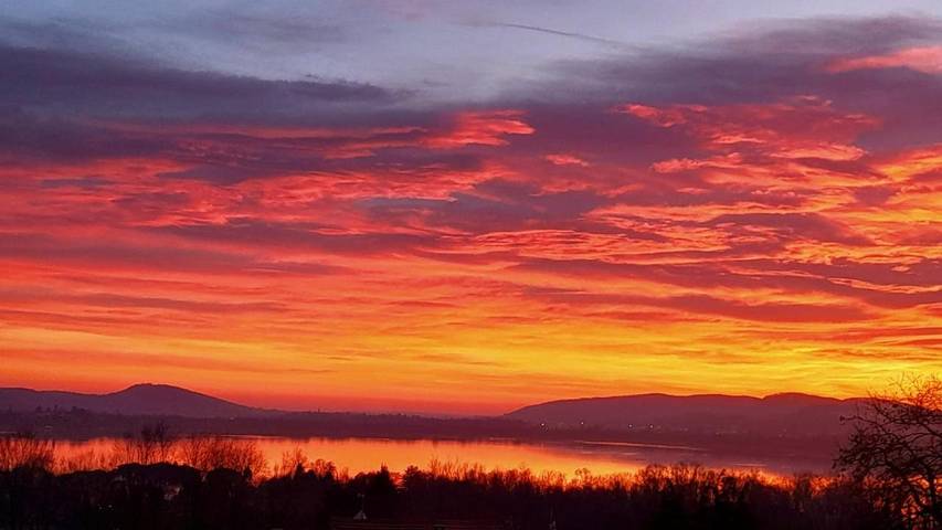 Gîte pour 4 personnes, avec balcon ainsi que jardin et jacuzzi à Gavirate - 2