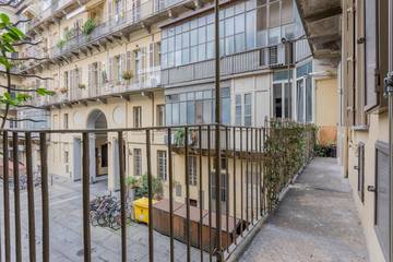 Vacation Rental for 8 Guests in Turin, Turin Province, Picture 4