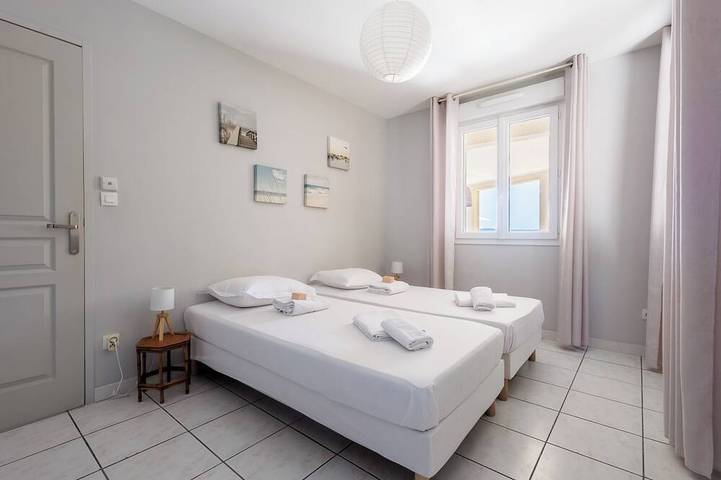 Grande villa  vue imprenable  proche Avignon 
idéale pour  vacances en famille in Rochefort-du-Gard, Région de Nîmes