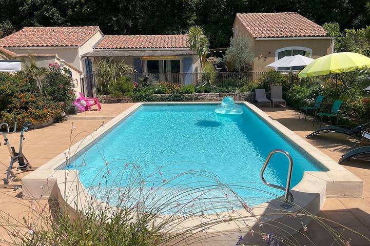 Maison de vacances pour 4 personnes, avec piscine et jardin à Eyragues