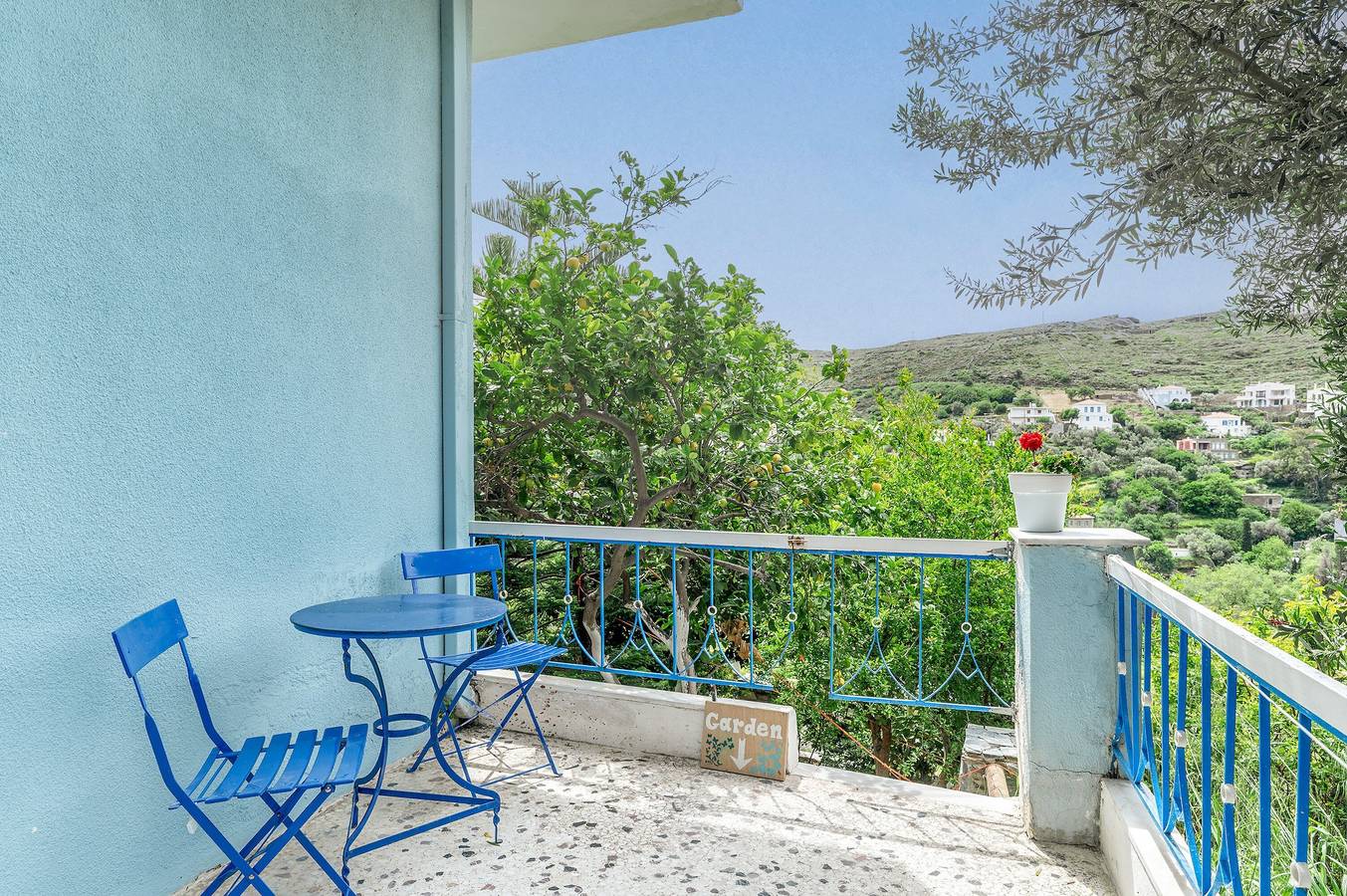 Ganze Wohnung, Ferienwohnung 'Stenies Little Nook' mit Bergblick, Wi-Fi und Klimaanlage in Andros