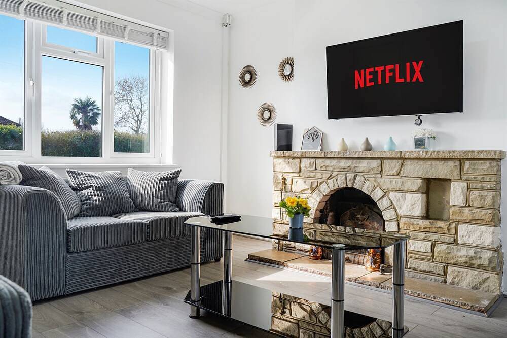 28 mins > Ldn | Coffee Machine, Fast Wifi & Garden in Elstree and Borehamwood, Hertfordshire