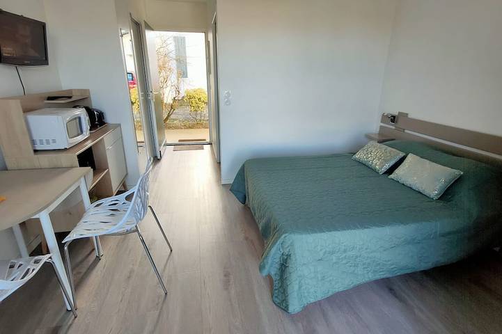 Appartement entier, Studio en Rdc avec jardinet  au centre de Cambo les bains . in Cambo-les-Bains, Région de Bayonne