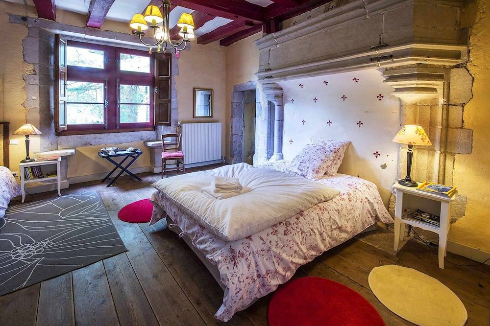 Vaste demeure de charme avec piscine privée, spa, sauna, hammam, salle de sport in Saint-Loup-Lamairé, Deux-Sèvres