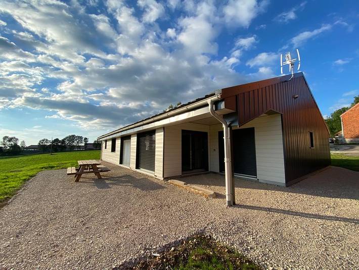 Gîte pour 9 personnes, avec terrasse et jardin