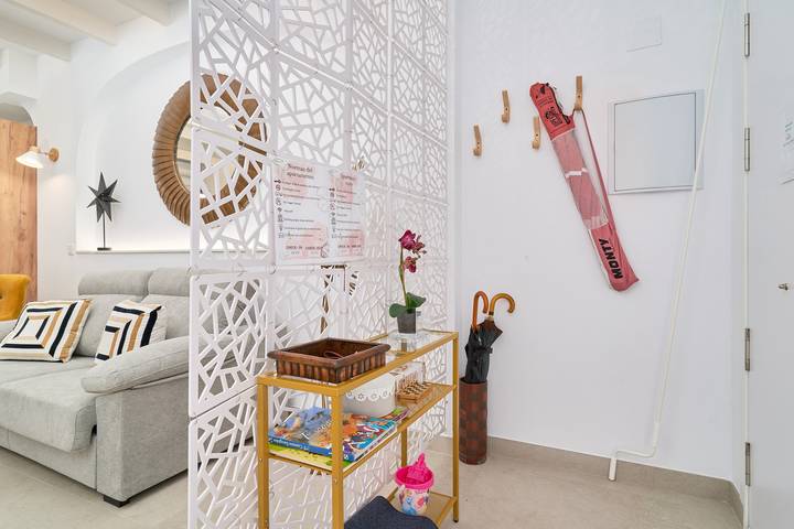 Apartamento entero, Apartamento 'Portichuelo Majuelo Melocotón' con Wi-Fi y aire acondicionado in Playa San Cristobal, Almuñecar