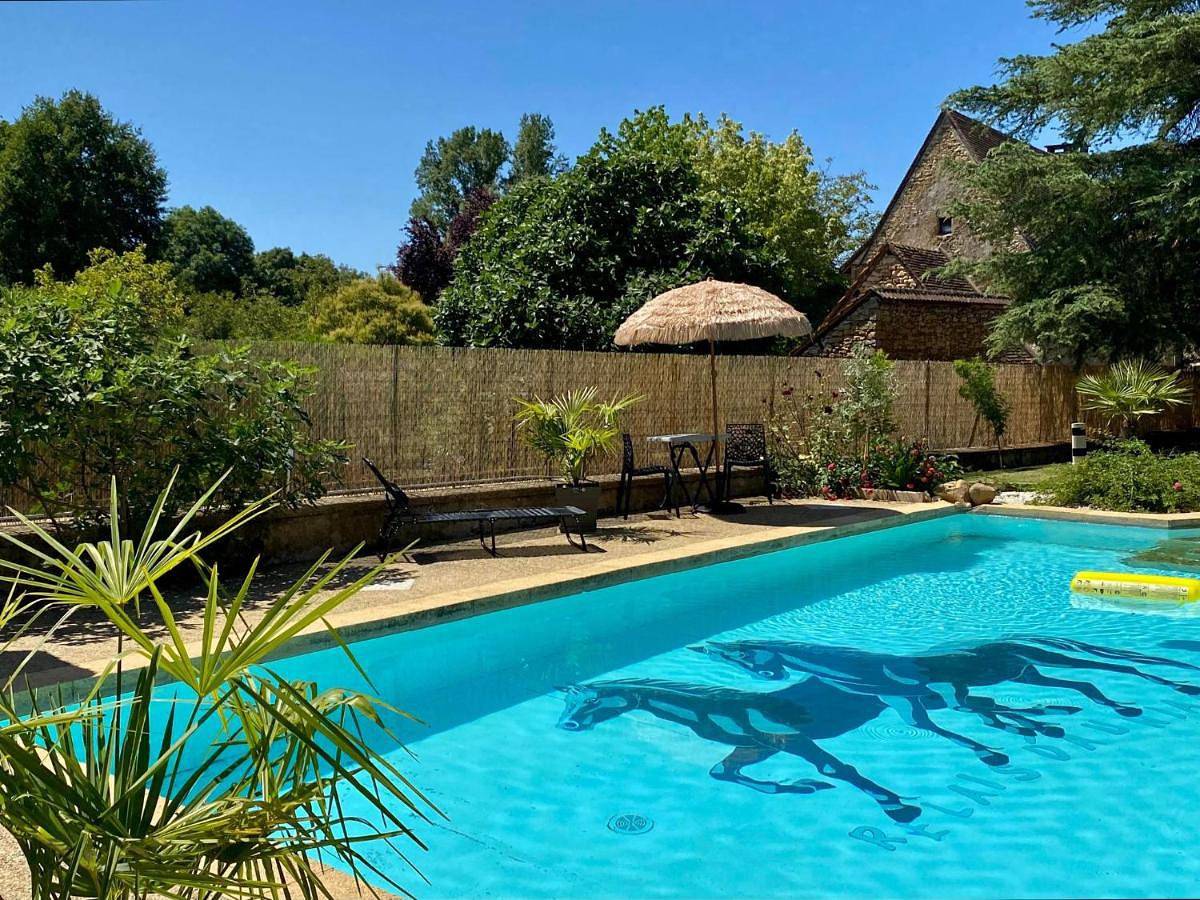 Auberge du Relais d'Auniac - Hôtel Bar Restaurant Piscine in Anglars-Nozac, Lot