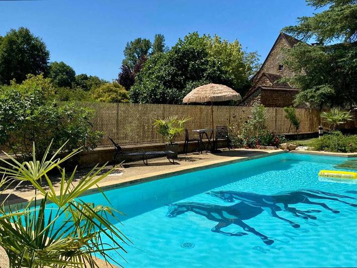 Hôtel pour 3 personnes, avec jardin ainsi que jacuzzi et piscine à Anglars-Nozac