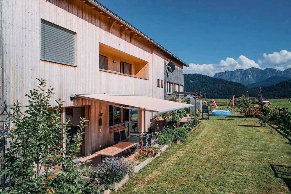 Ganze Wohnung, Neue Ferienwohnung in Schwarzenberg mit Garten und Grill in Schwarzenberg, Bodensee-Vorarlberg