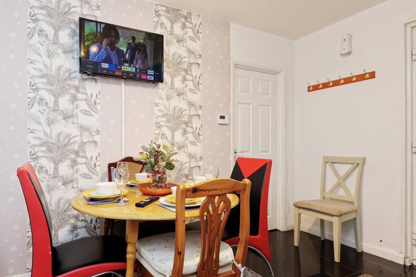 House Sleeps 14 with Enclosed Garden in Kent
