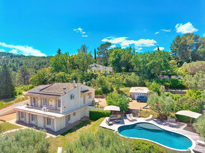 Gîte pour 8 personnes, avec piscine, adapté aux familles