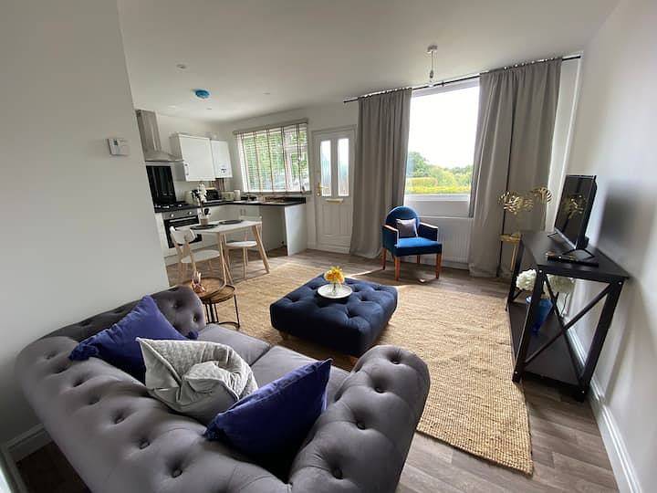 Cottage for 2 people with yard in Dorset