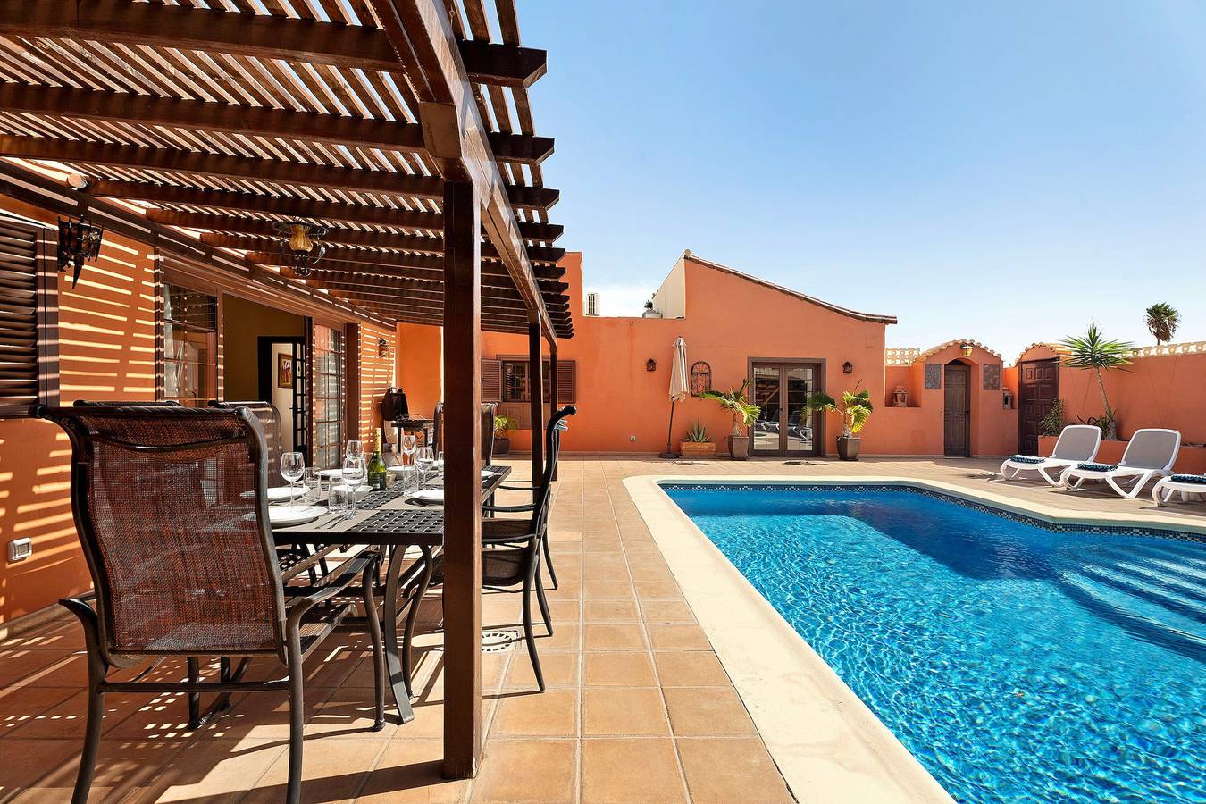 Villa de vacaciones 'Esselle' con vistas a la montaña, Wi-Fi y aire acondicionado in Oasis del Sur, San Miguel de Abona