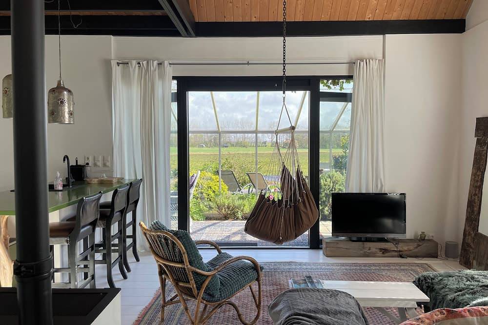 De Woudlodge met grote orangerie en rondom natuur met geweldig uitzicht in Bergen (Noord-Holland), Noord-Holland - Kust van de Noordzee