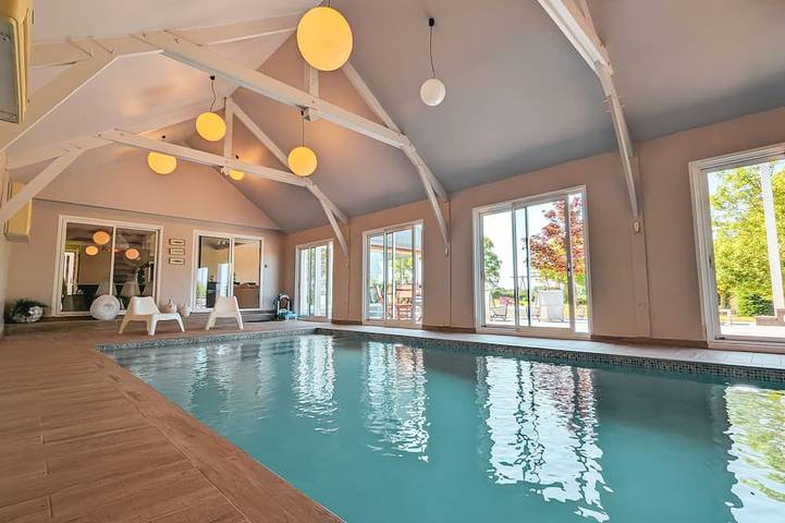 Location de vacances pour 12 personnes, avec jacuzzi ainsi que sauna et jardin à Cluis