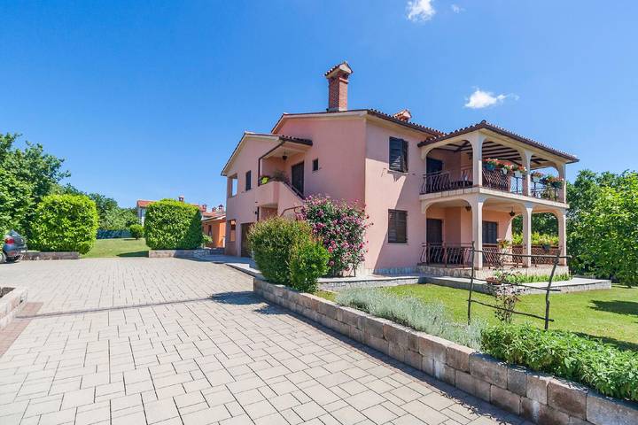 Maison de vacances pour 8 personnes, avec terrasse et jardin, animaux acceptés en Croatie