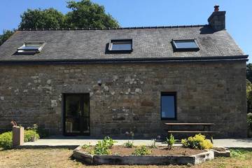 Gîte pour 6 personnes, avec jardin et terrasse à Plounévez-Moëdec