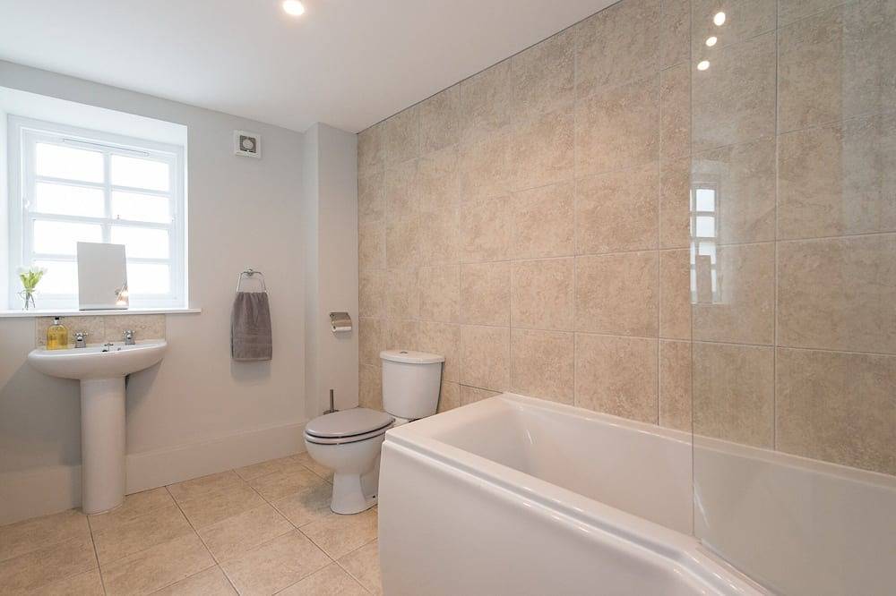 Ganze Wohnung, Apartment-Eigenes Badezimmer in Strangford Lough