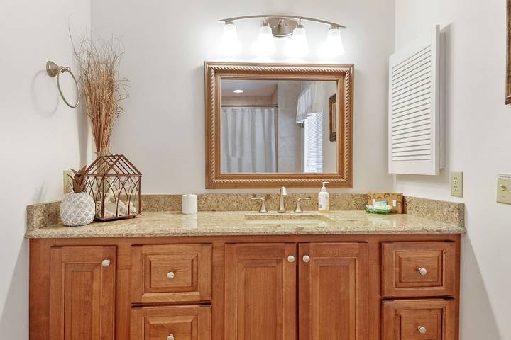 Vacation rental for 6 people, with pool and hot tub as well as balcony, with pets in Palmetto Dunes