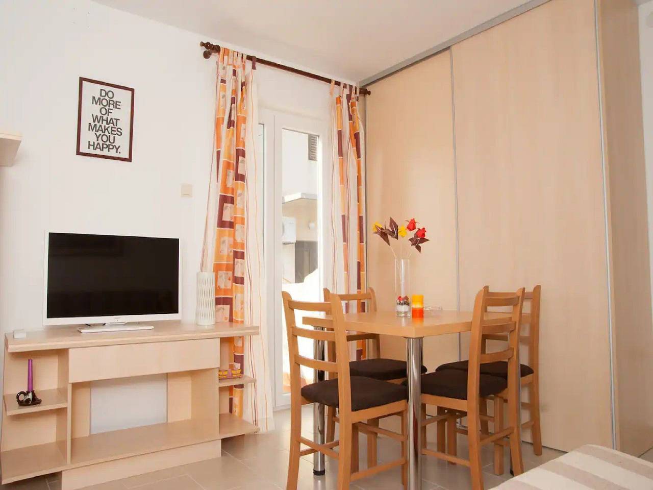 Cijeli apartman, Apartments Paula - One Bedroom Apartment with Terrace 1 in Tisno (Dalmacija), Murter